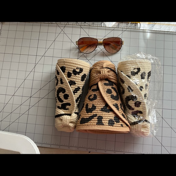 Woman’s Sun visor hat/ leopard print visors - Picture 4 of 4